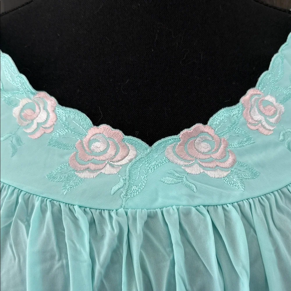 Vintage Shadow line Light Blue Floral Embroidered 3XL Nightgown - Picture 2 of 6